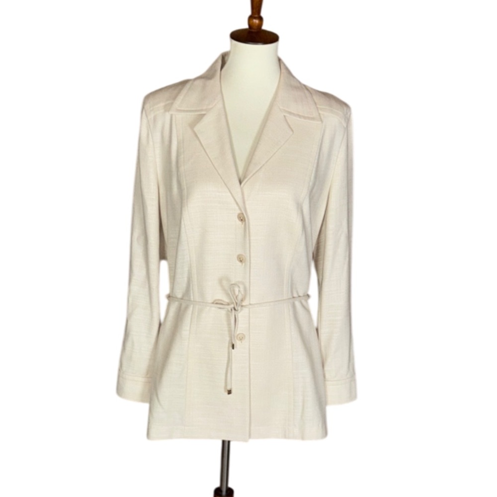 Escada cream color silk and wool blend blazer / suit jacket Size 42 = Large / 12